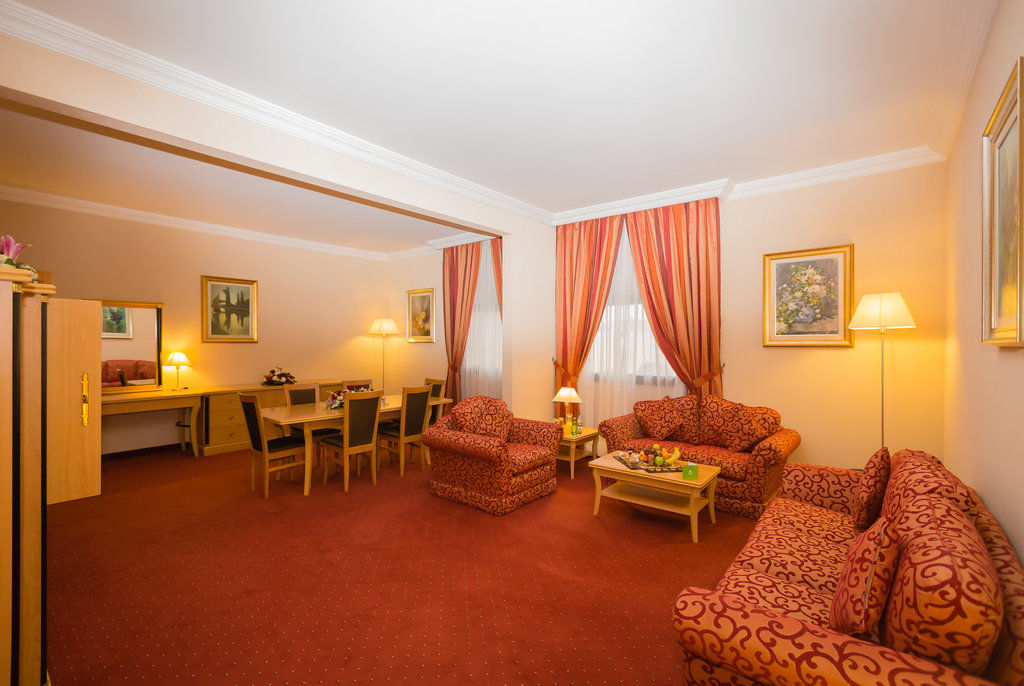 Holiday Inn Yanbu By Ihg Exterior photo